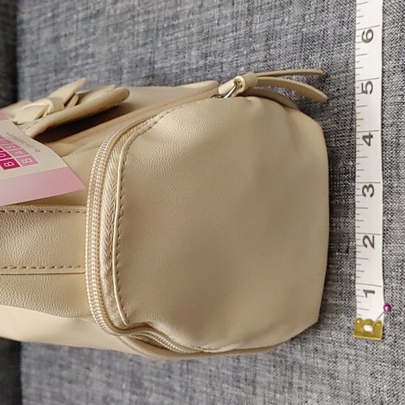 Beige Avon Butler Basics Handbag - Where Style Meets Function - Picture 3 of 8